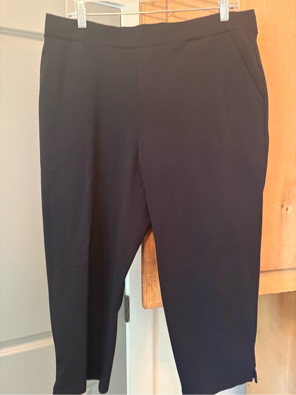 Womens Black Stretch Capri Pants